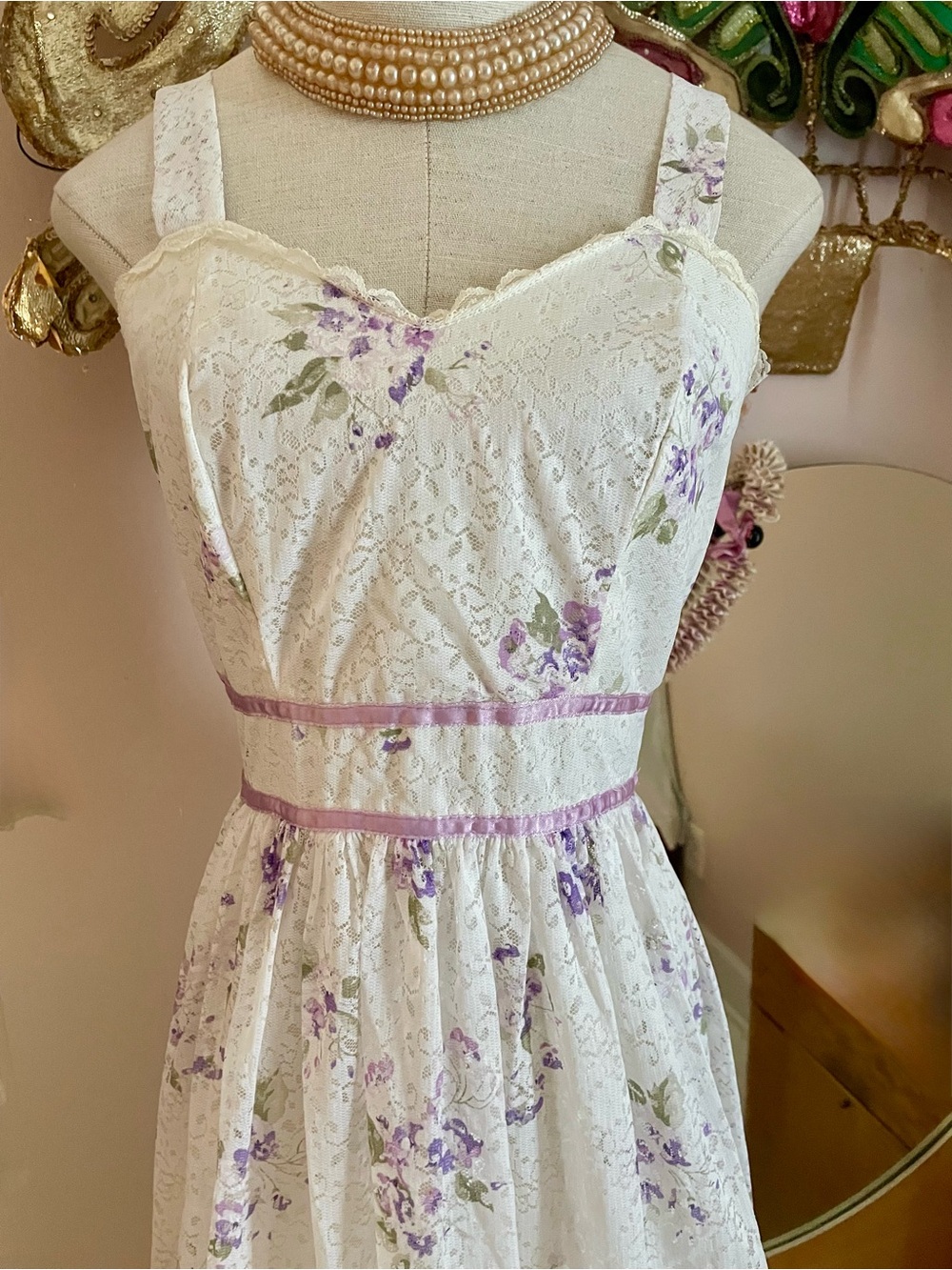Vintage 1970s Lavender and White Lace Floral Maxi Garden Party Bridesmaid Dress - Picture 10 of 11